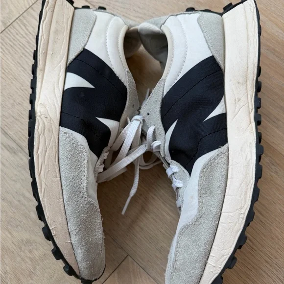 New Balance White and Black Athletic Shoes - Picture 8 of 12